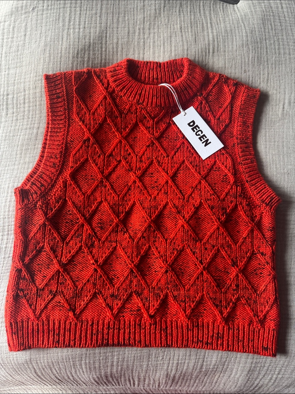 NWT 100% wool DUGEN Women’s  Red Cable Knit Sleeveless Sweater Vest SIZE XS